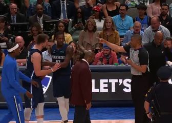 La escena del enganchón de Doncic con el árbitro que le critica toda la NBA