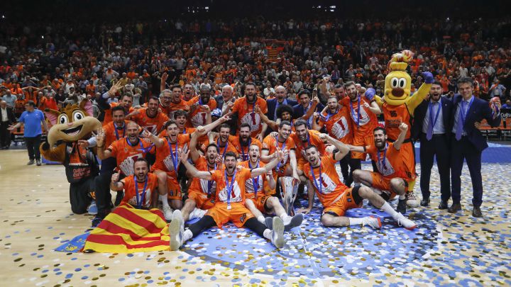 El Valencia Basket celebra, en la Fuente de San Luis, el título de la Eurocup conquistado en 2019 en una vibrante final contra el Alba de Berlín.