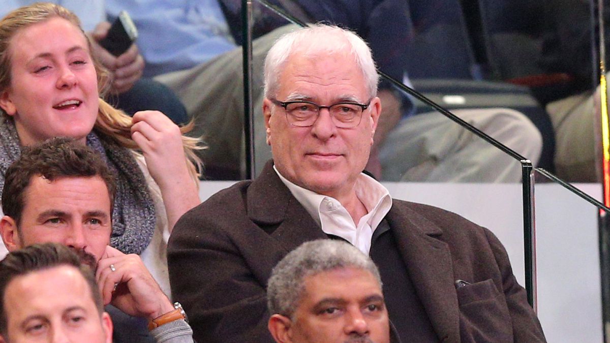 Phil Jackson returns to help the Lakers find a coach