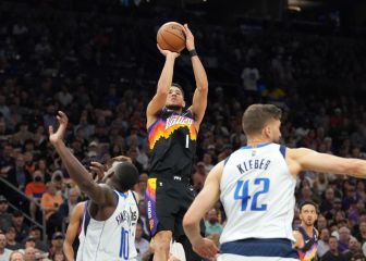 Booker destroza a los Mavs
