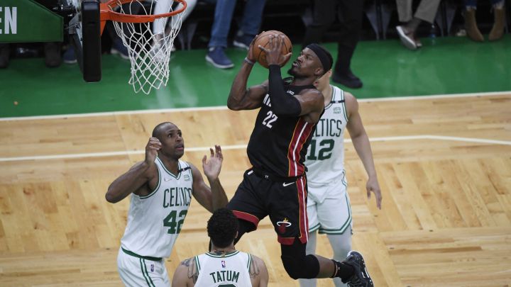Conoce el horario y cómo ver el 5º partido de los Playoffs NBA entre Miami Heat y Boston Celtics. Este jueves 26 de mayo, a las 2:30 horas.