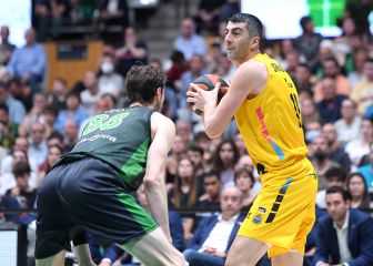 Habrá derbi catalán en semis tras la paliza de la Penya al Tenerife