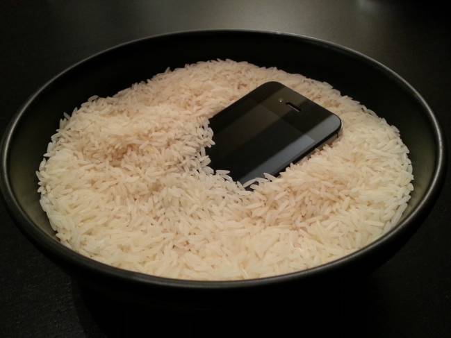 El método del arroz para secar un smartphone