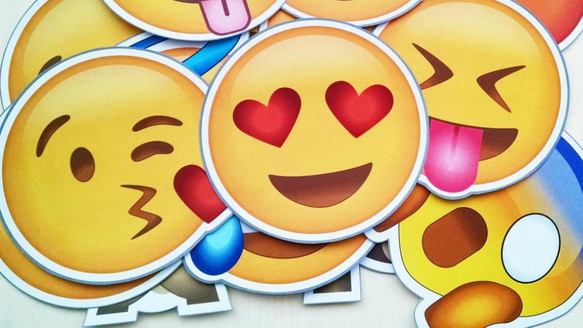 WhatsApp mete un buscador de emojis para no hacerte perder tiempo 