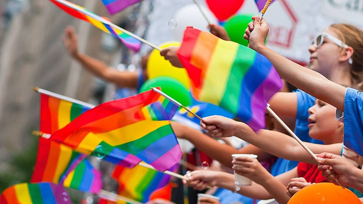 Fondos, teclados arcoíris y mensajes para celebrar el Día del Orgullo 2018  - AS.com