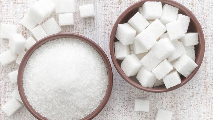 Niños y adolescentes son los que más azúcar consumen.