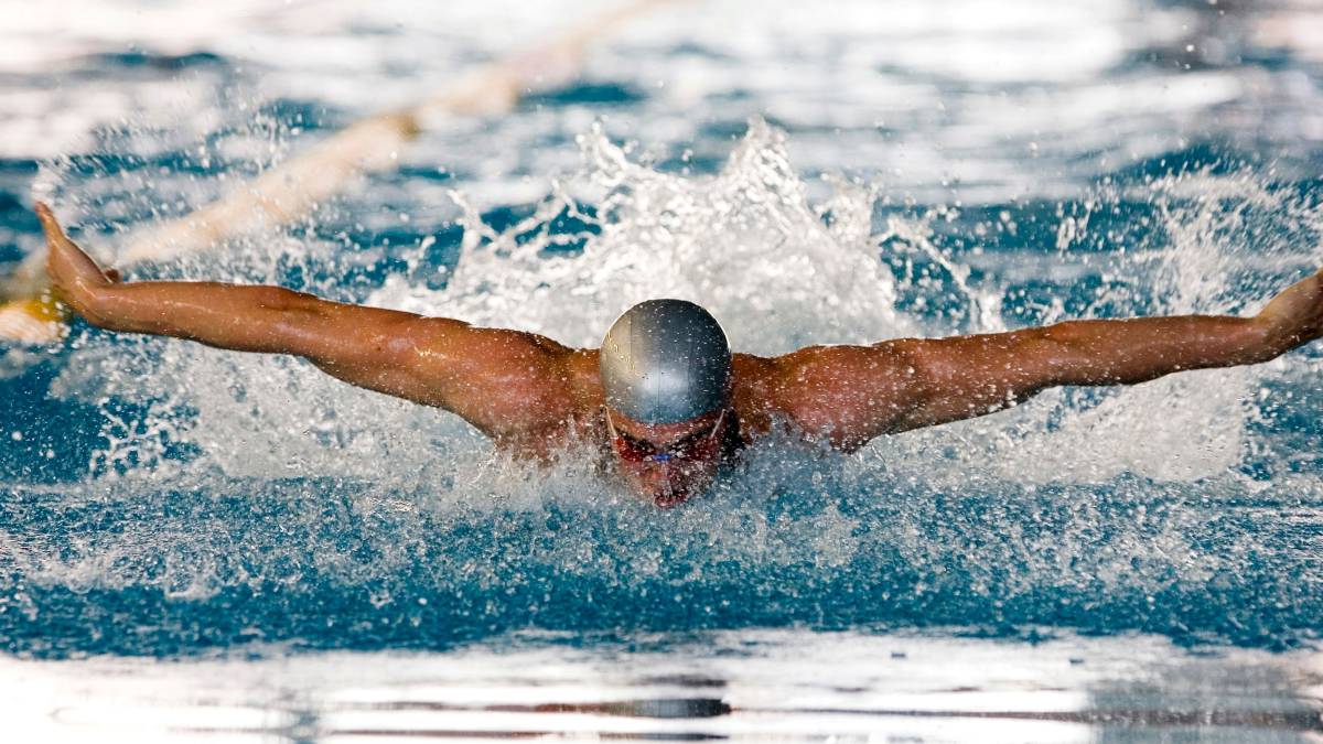 Mejora tu rendimiento de natación con 5 accesorios 