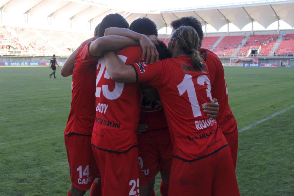 Ñublense respira a costa de un Audax que se mantiene en ...