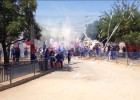 Hinchas de la U llegan al CDA a protestar contra Azul Azul