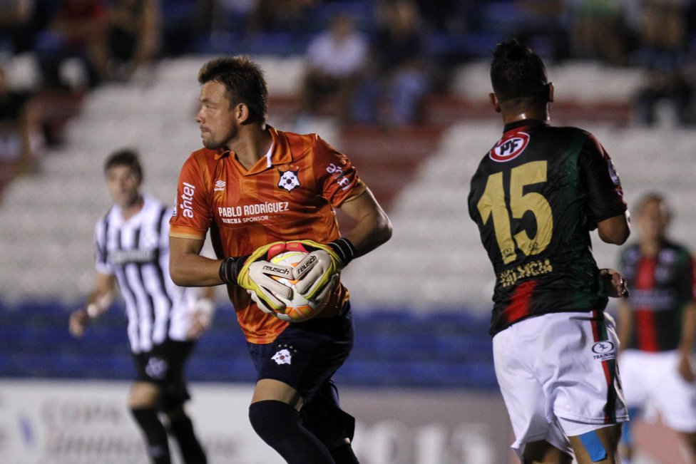 Palestino sufrió en Montevideo - AS Chile