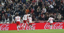 Almería vence al Granada de Iturra y lo hunde en la tabla