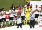 Colo Colo recibe la copa de campeón 41 días después