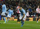 Agüero mantiene en la lucha al Manchester City de Pellegrini