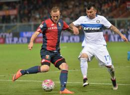 Inter de Medel cae en Genoa e hipoteca opción de Champions