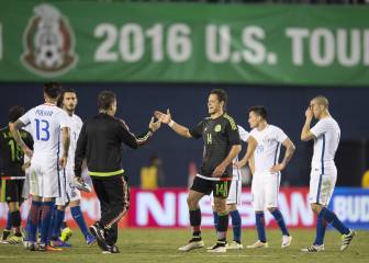 Chicharito opacó un
correcto partido de la Roja