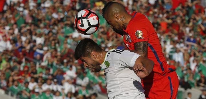 Arturo Vidal queda suspendido para las semis ante Colombia