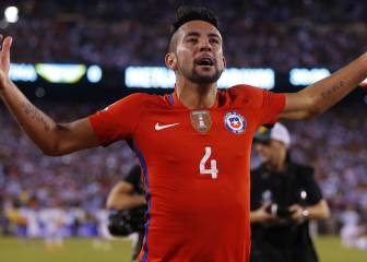 Sampaoli y Bielsa se enfrentan por el fichaje de Mauricio Isla