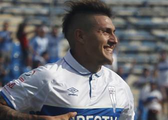 Castillo podría partir a Genoa si no prospera opción de Pinilla