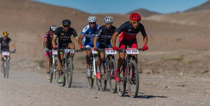 Alejandro Oviedo gana la 1ª etapa de la Épica Gaes Atacama