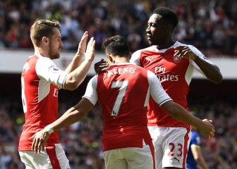 Plantel de Arsenal presiona a Alexis para que siga en el club