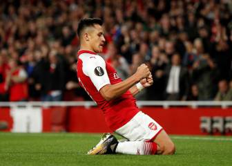 Un golazo de Alexis salva el debut
