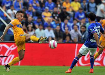 Vargas anota y gana en el duelo de chilenos ante Cruz Azul