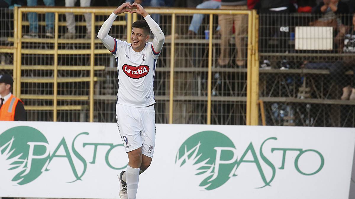 La gran aparición de Steffan Pino, el &#39;Zlatan&#39; de la Primera B - AS Chile