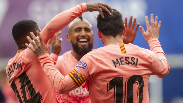 La prensa hispana se rindió nuevamente ante Arturo Vidal por su capacidad de entrega en el campo y por contagiar con su empuje y garra. Además, asistió a Lionel Messi en un gol.