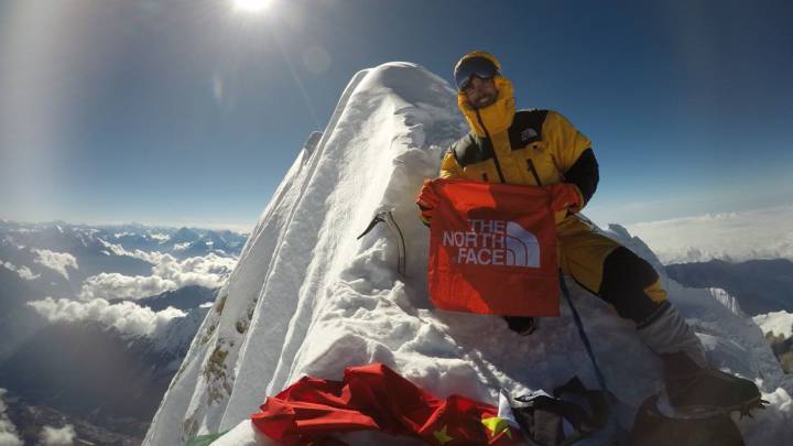 Chileno alcanza cumbre del Everest en condiciones increíbles