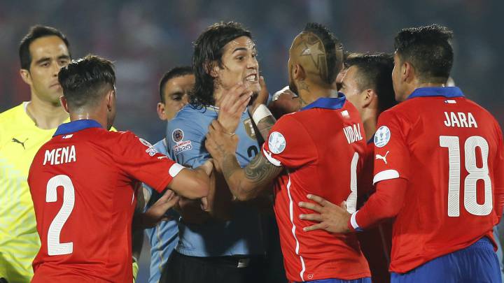 Las 7 Polemicas Mas Grandes En Partidos De Chile Y Uruguay As Chile