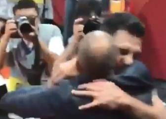 El emotivo abrazo entre Scola y Ginobili en el festejo argentino