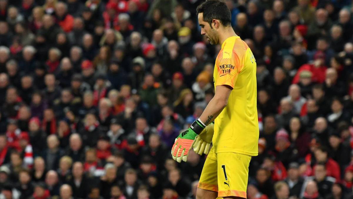 El calvario interminable de Claudio Bravo en el City - AS Chile