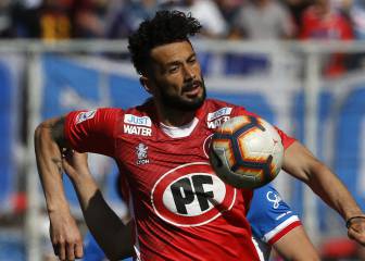Marcelo Larrondo se atraviesa en el camino del '9' de Colo Colo