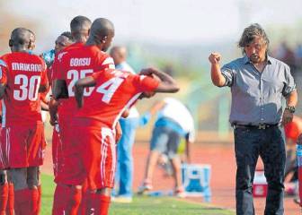 El entrenador más exótico que se ofreció para ir a Colo Colo