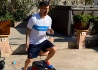 Con la camiseta de la UC: la práctica en casa de Medel por la cuarentena del coronavirus