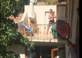 Improvisado y genial: el partido de pádel en plena cuarentena