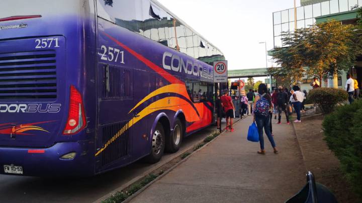 Coronavirus: La polémica por bus que paró con 5 turistas en Los Ángeles