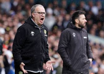 Bielsa se bajó el sueldo para ayudar a los funcionarios