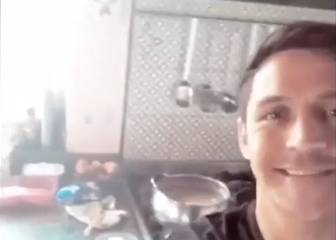 Alexis mostró su faceta oculta como chef: ¡cocinó porotos!