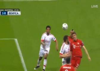 ¡Fuerte cabezazo! Así Vidal dio el triunfo al Bayern en Champions