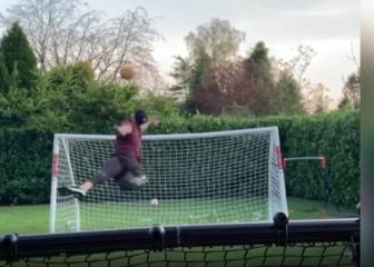 ¡Como la atajada a Agüero! Bravo mostró su práctica en casa