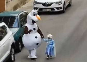 El video más tierno de la cuarentena: papá se disfraza todos los días con su hija
