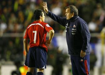 Histórico argentino minimiza éxito de Bielsa en Chile y lo atribuye a la Generación Dorada