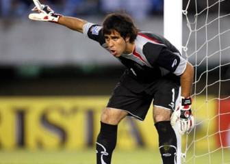 La genial atajada de Bravo en su debut en la Roja hace 16 años