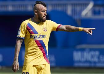 De central a delantero: las 6 posiciones de Vidal en el Barça