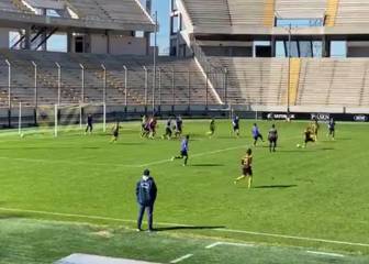 Volea y penal: el doblete del 'Plancha' Bravo en Peñarol