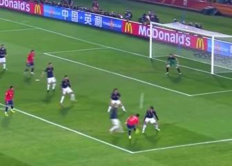 Casillas se retira: el 'centro-sombrero' de Alexis que lo complicó en Sudáfrica 2010