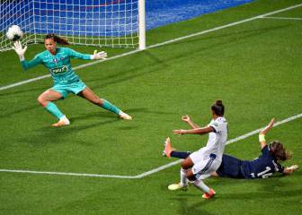 Christiane Endler atajó un penal, pero erró su tiro en la final de la Copa de Francia