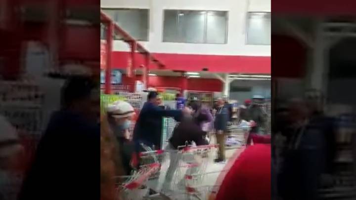 Brutal pelea en supermercado de Concepción por el no uso de mascarilla: ¡con cuchillo!