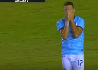 Increíble error doble de Isaac Díaz: falló penal y elevó rebote